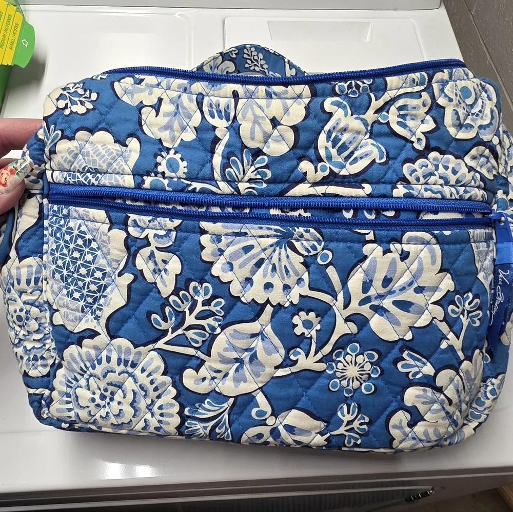 Vera Bradley Blue and White Floral Bag - Picture 8 of 11